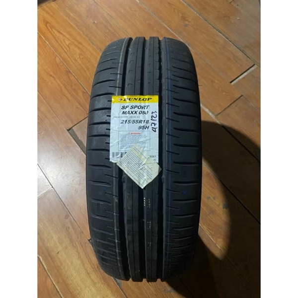Lốp Dunlop 215/55R18 95H MAX050 Lốp Mazda CX30